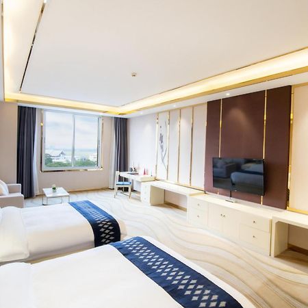 St Hotel Wattay Airport Vientiane Buitenkant foto